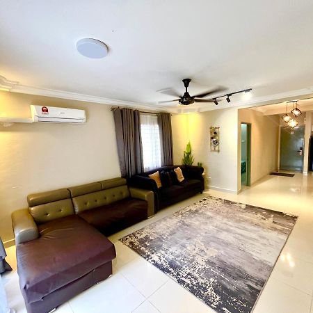 Naura Homestay Selangor Kuala Lumpur Batu Caves Zewnętrze zdjęcie